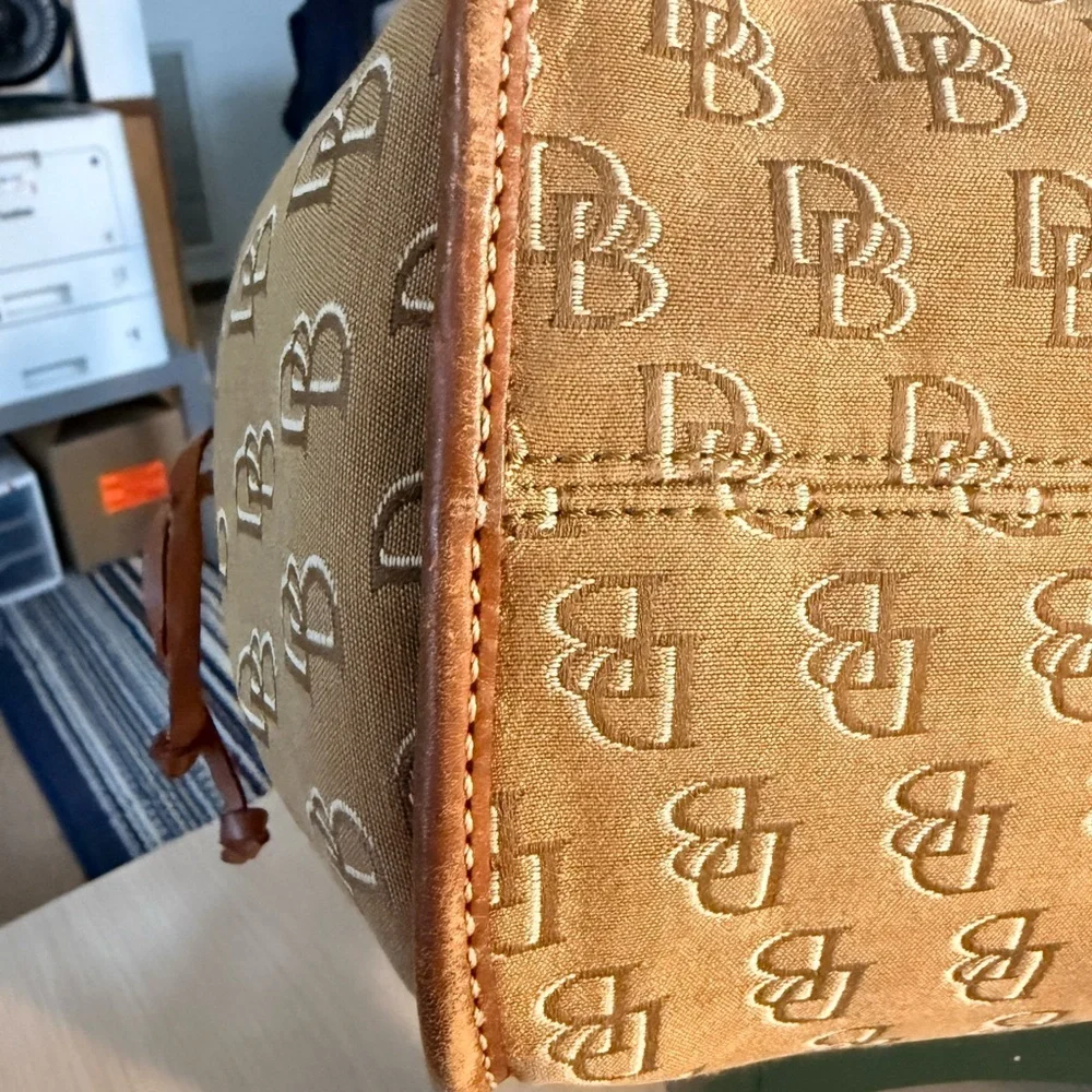 Dooney & Bourke stylish tan